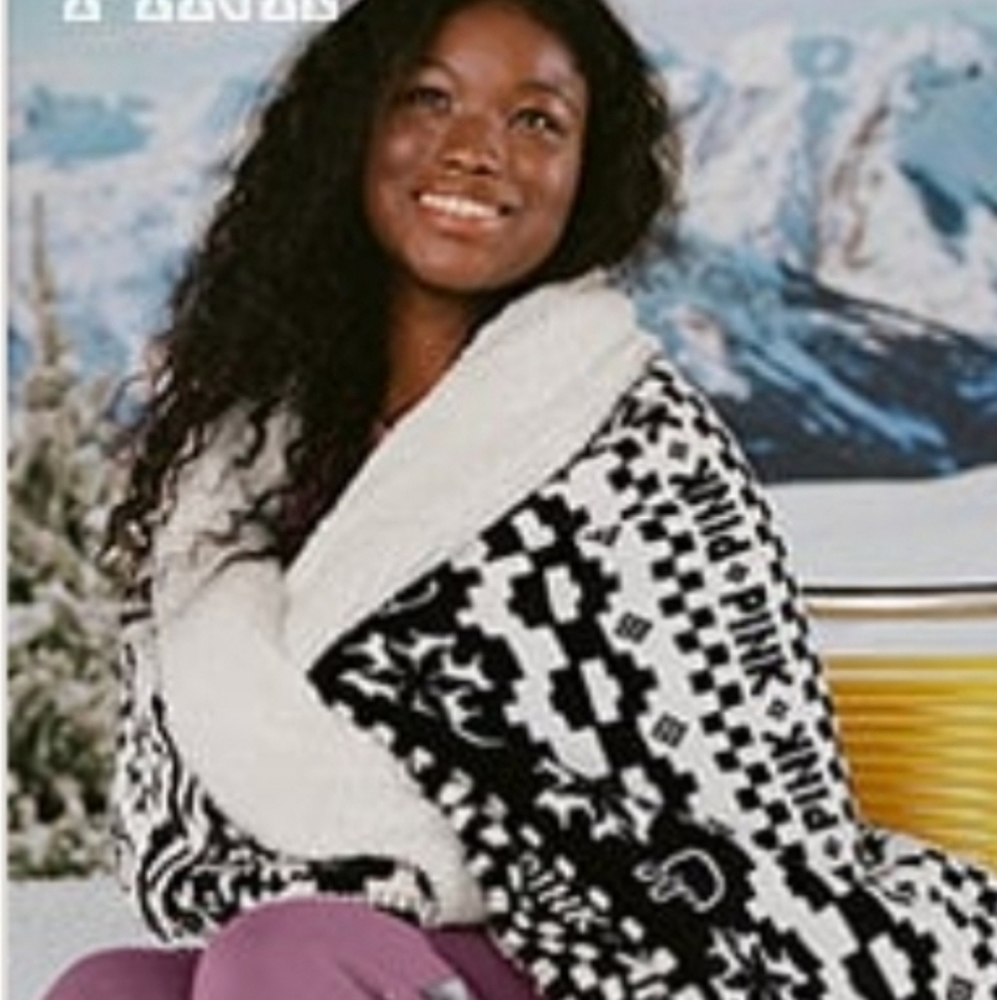 Vs PINK ❤ Sherpa Blanket - Picture 4 of 9